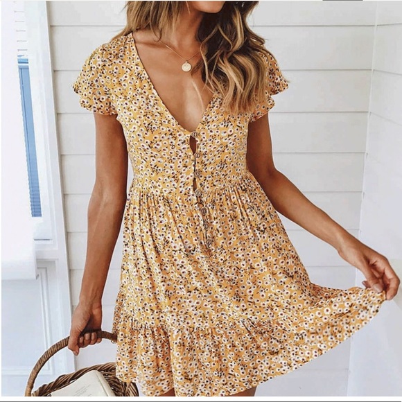 Flirty spring floral dress - Picture 3 of 8